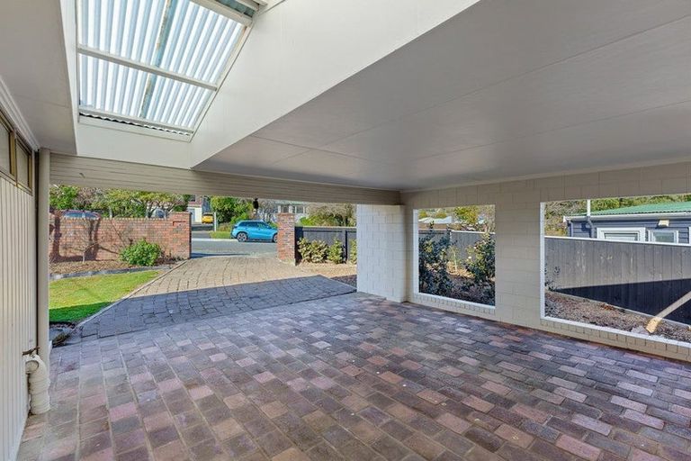 Photo of property in 10 Winara Avenue, Waikanae, 5036