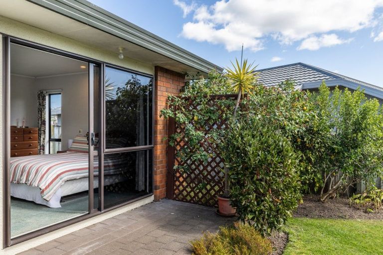 Photo of property in 12 Kingsgate Row, Havelock North, 4130