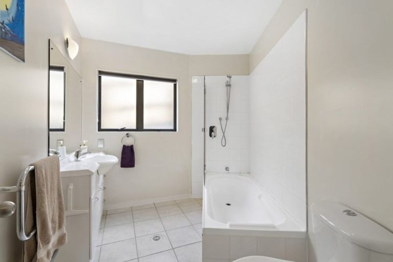 Photo of property in 278c Glamorgan Drive, Northcross, Auckland, 0630