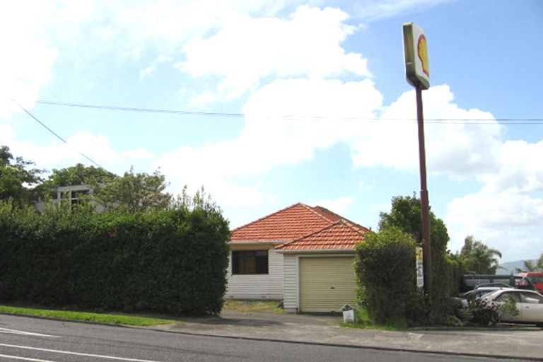 Photo of property in 153 East Coast Road, Castor Bay, Auckland, 0620