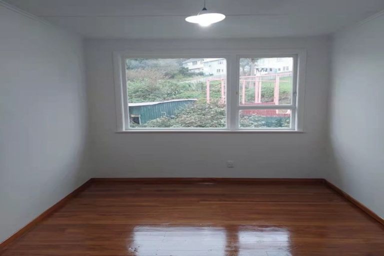 Photo of property in 28 Durham Street, Cannons Creek, Porirua, 5024