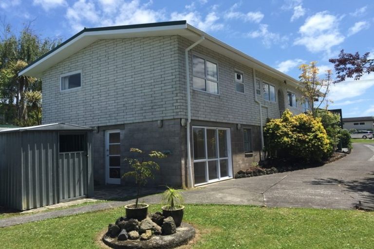 Photo of property in 33 Trelawn Place, Cockle Bay, Auckland, 2014
