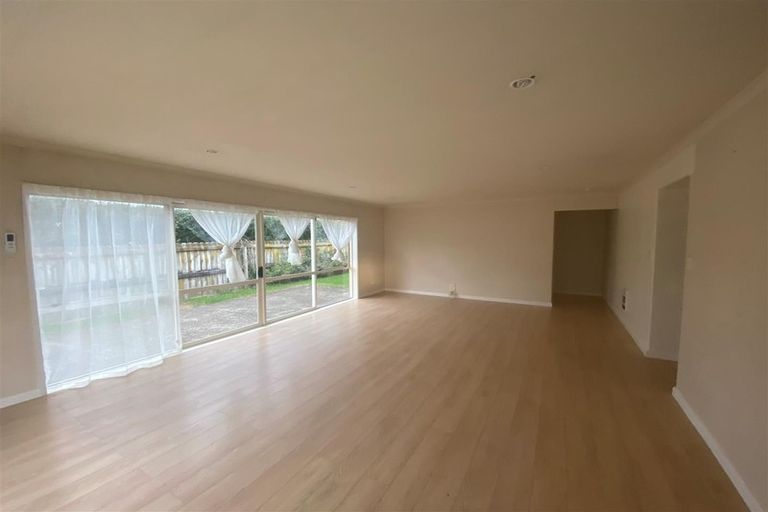 Photo of property in 30 Glencalder Place, Wattle Downs, Auckland, 2103