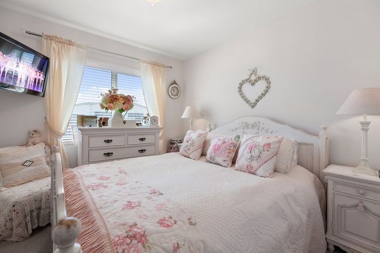 Photo of property in 11 Kamahi Crescent, Papamoa Beach, Papamoa, 3118