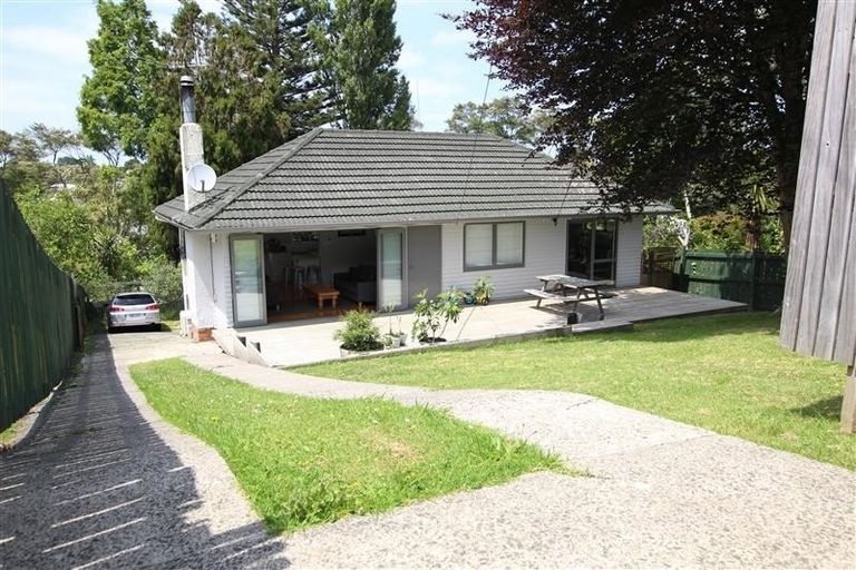 Photo of property in 64 Taupo Street, Green Bay, Auckland, 0604
