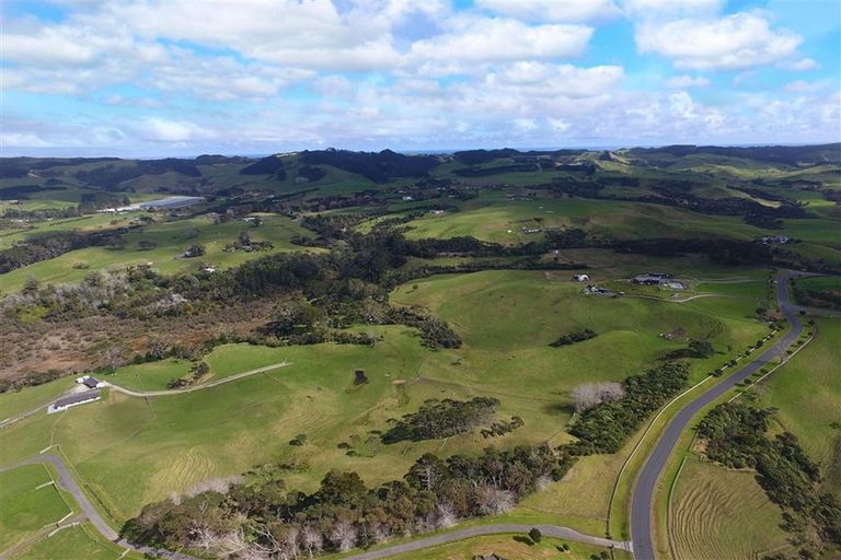 Photo of property in 1088 South Head Road, South Head, Helensville, 0874