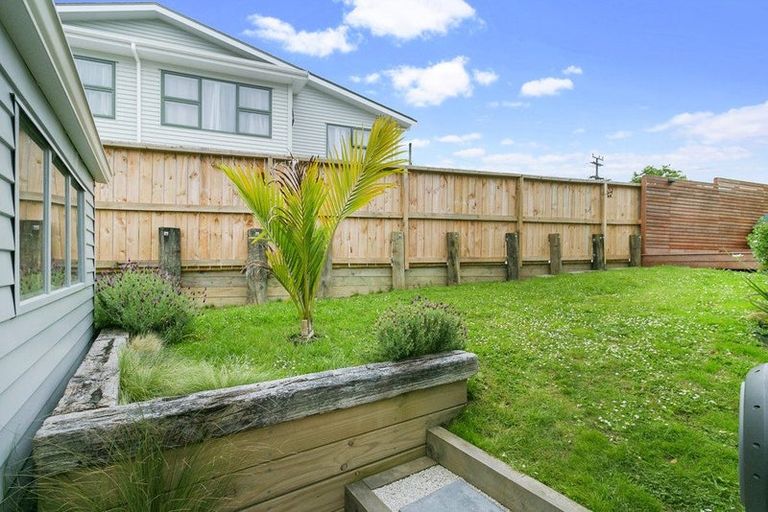 Photo of property in 1/53 Verran Road, Birkenhead, Auckland, 0626