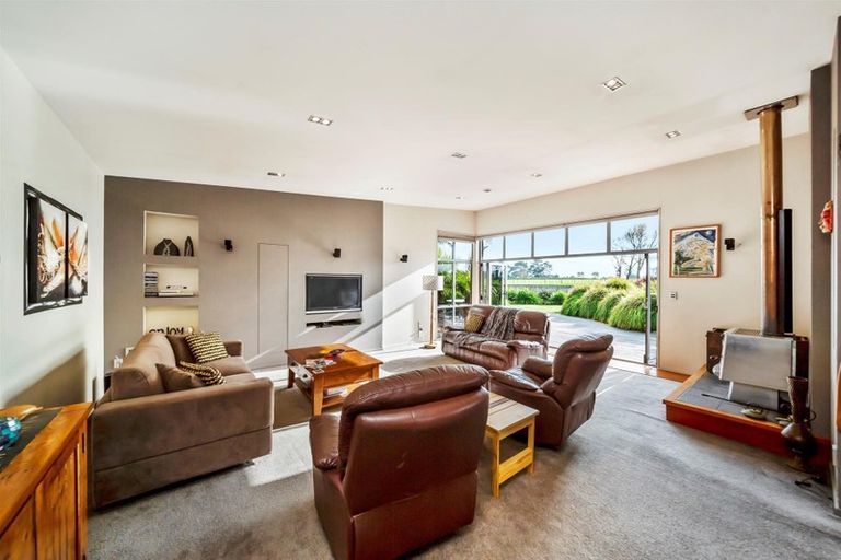 Photo of property in 82 Mawhitiwhiti Road, Normanby, Hawera, 4675