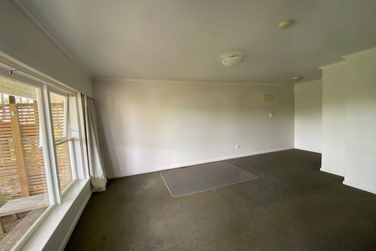 Photo of property in 6 Rewarewa Road, Te Atatu Peninsula, Auckland, 0610