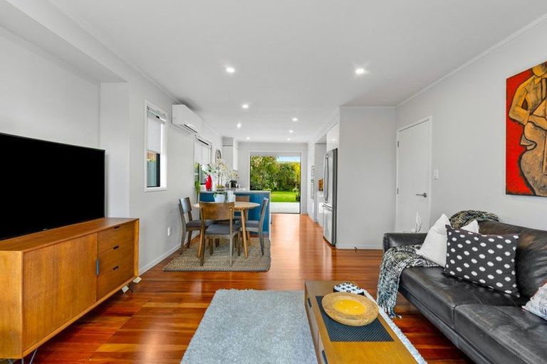 Photo of property in 9 Grainger Road, Te Atatu South, Auckland, 0610