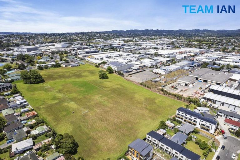 Photo of property in 1/68 Smythe Road, Henderson, Auckland, 0612