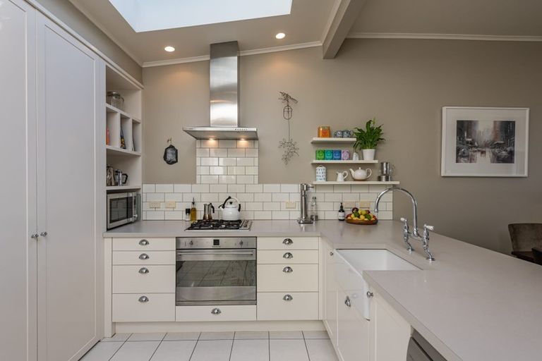 Photo of property in 74 Mortimer Terrace, Brooklyn, Wellington, 6021