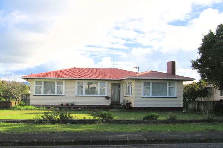 Photo of property in 1/4 Helga Crescent, Te Atatu Peninsula, Auckland, 0610
