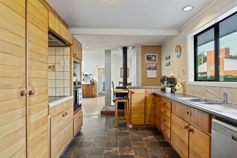 Photo of property in 422 Cashmere Road, Westmorland, Christchurch, 8025