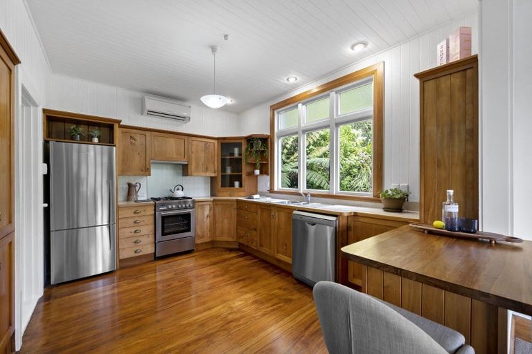 Photo of property in 16 Kowhai Street, Eastbourne, Lower Hutt, 5013