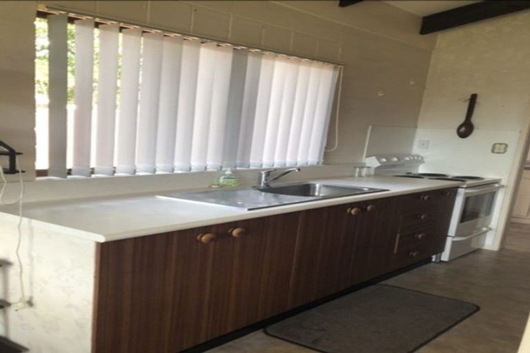 Photo of property in 2/64 Challen Close, Conifer Grove, Takanini, 2112