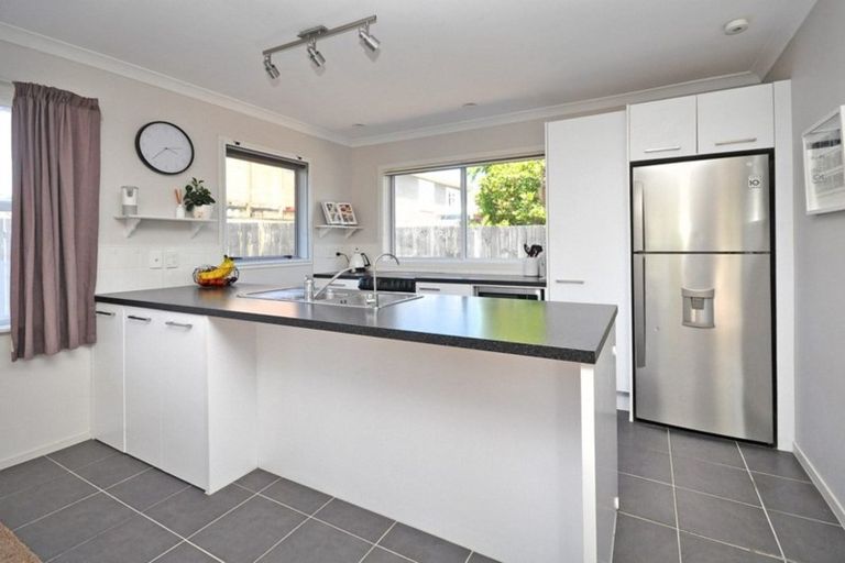 Photo of property in 86a Sylvan Crescent, Te Atatu South, Auckland, 0610