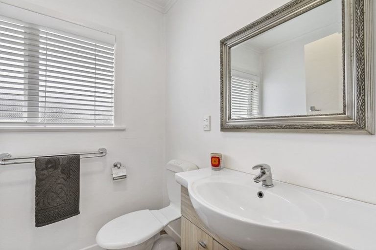 Photo of property in 1/318 Beach Road, Campbells Bay, Auckland, 0630