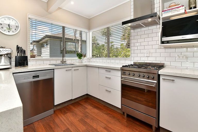 Photo of property in 23a Penguin Drive, Murrays Bay, Auckland, 0630