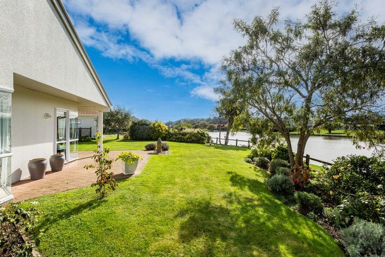 Photo of property in 7 Lakeside Villas, Whitby, Porirua, 5024