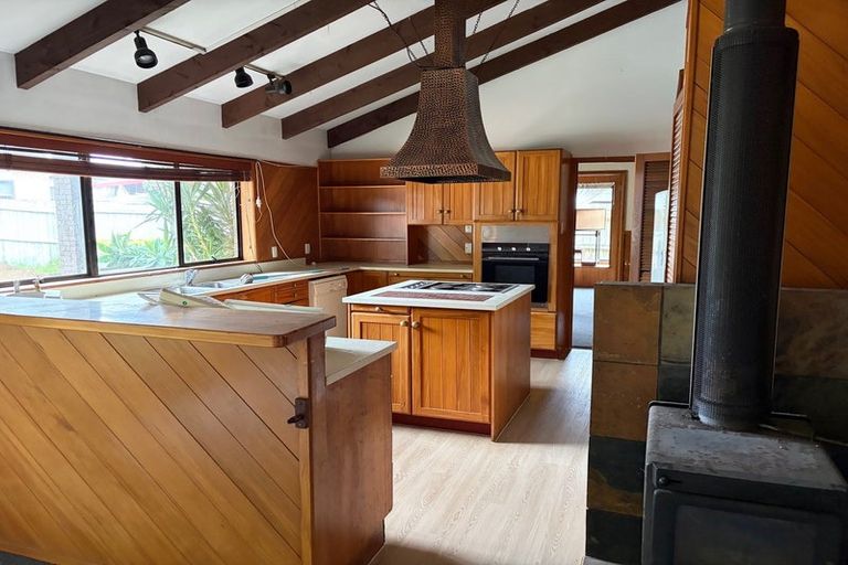 Photo of property in 77b Sturges Road, Henderson, Auckland, 0612