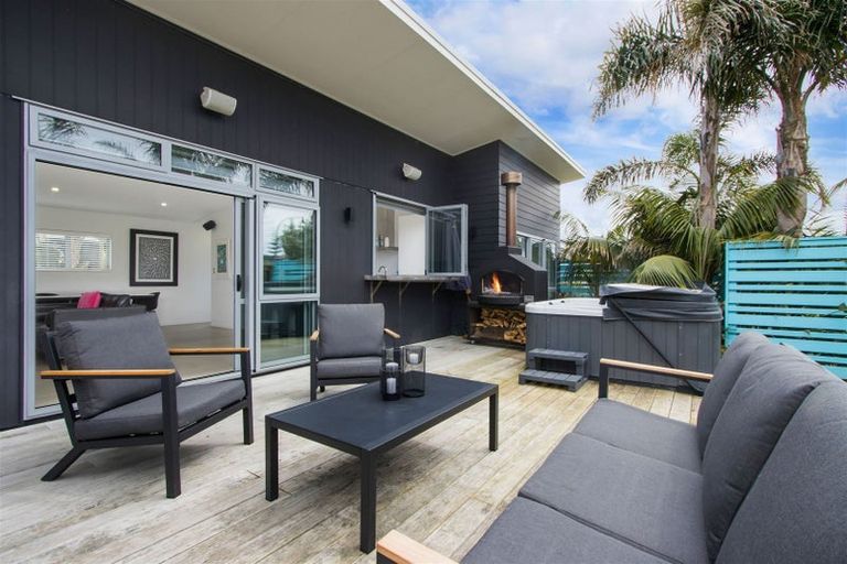 Photo of property in 17 Surfers Avenue, Waihi Beach, 3611