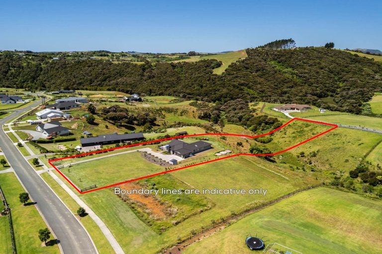Photo of property in 8 Fernbird Grove, Kerikeri, 0294
