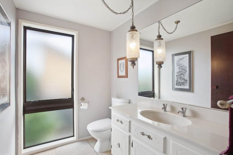 Photo of property in 5 Essington Place, Half Moon Bay, Auckland, 2012