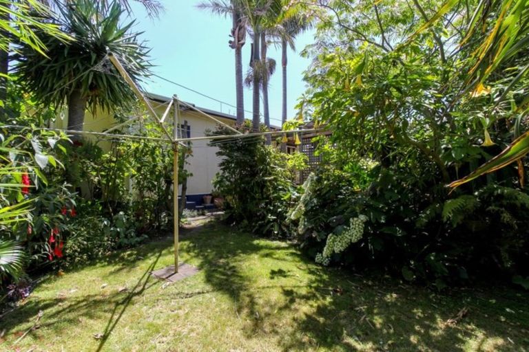 Photo of property in 65 Paynters Avenue, Strandon, New Plymouth, 4312