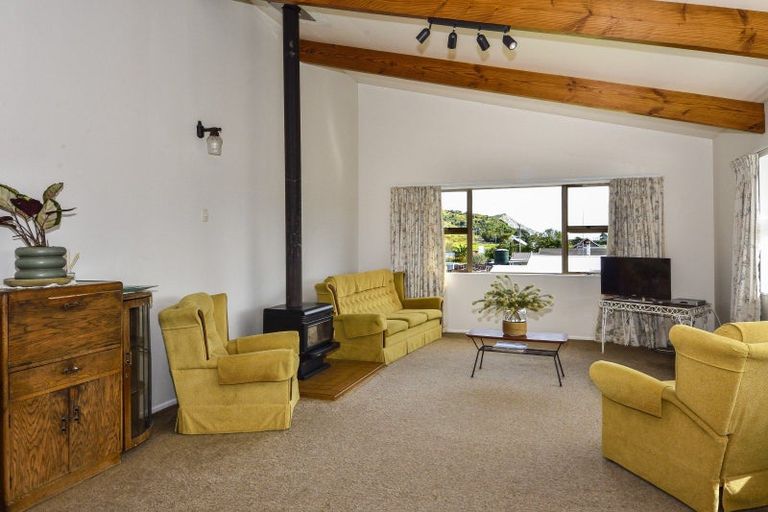 Photo of property in 77 Fortescue Street, Mahia, 4198