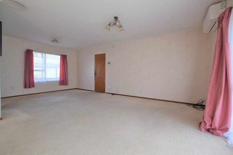 Photo of property in 9 Rathgar Road, Henderson, Auckland, 0610