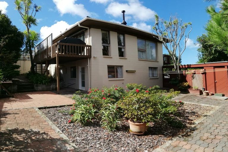 Photo of property in 2/92 Sartors Avenue, Browns Bay, Auckland, 0630