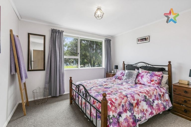 Photo of property in 353 Stokes Valley Road, Stokes Valley, Lower Hutt, 5019
