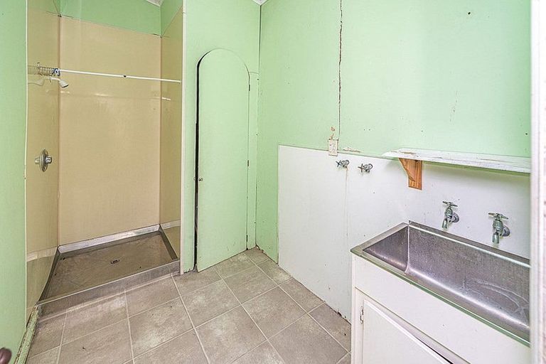 Photo of property in 2 Alma Road, Gonville, Whanganui, 4501