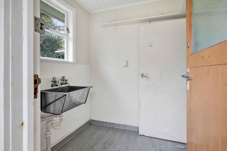 Photo of property in 5 Glenpark Avenue, Westown, New Plymouth, 4310