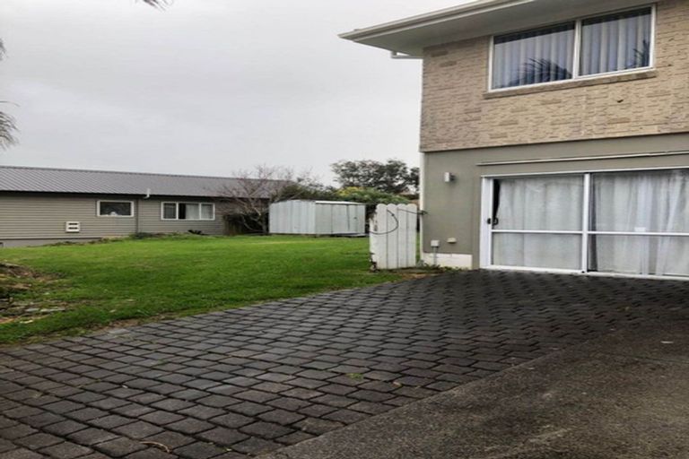 Photo of property in 35 Glenbervie Crescent, Massey, Auckland, 0614