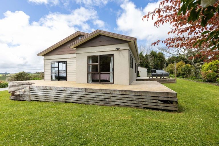 Photo of property in 805 Richmond Road, Lepperton, New Plymouth, 4373
