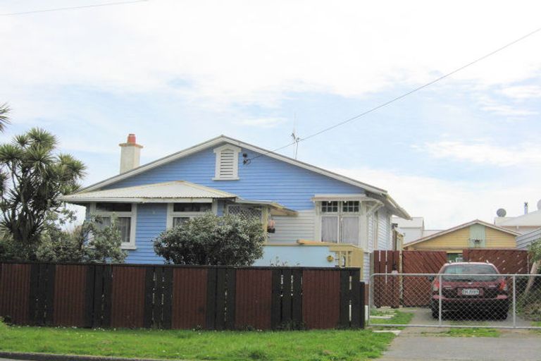 Photo of property in 1 Karewa Street, Castlecliff, Whanganui, 4501