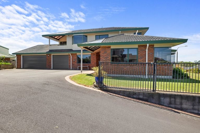 Photo of property in 9 Sandel Rise, Merrilands, New Plymouth, 4312