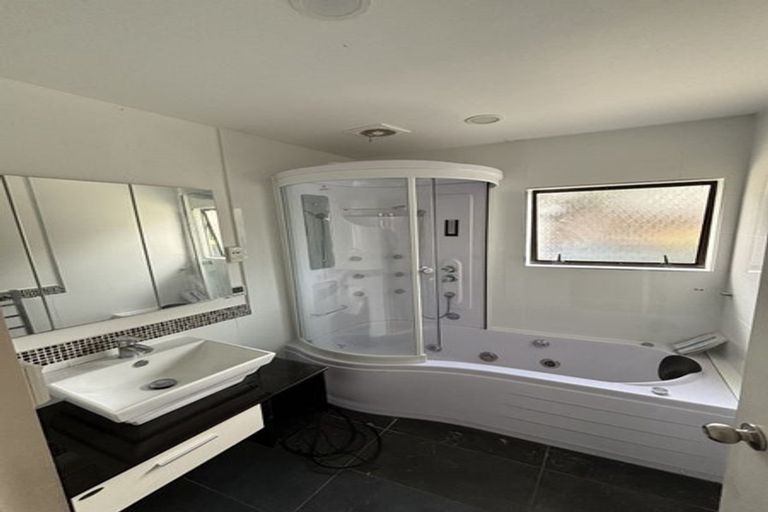 Photo of property in 41 D'oyly Drive, Stanmore Bay, Whangaparaoa, 0932