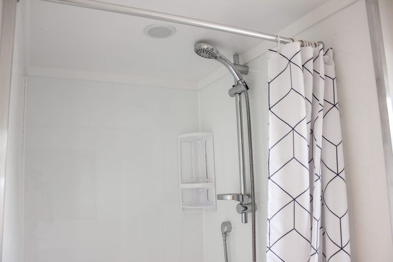 Photo of property in 53 Wade River Road, Stanmore Bay, Whangaparaoa, 0932