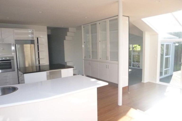 Photo of property in 18 London Road, Korokoro, Lower Hutt, 5012