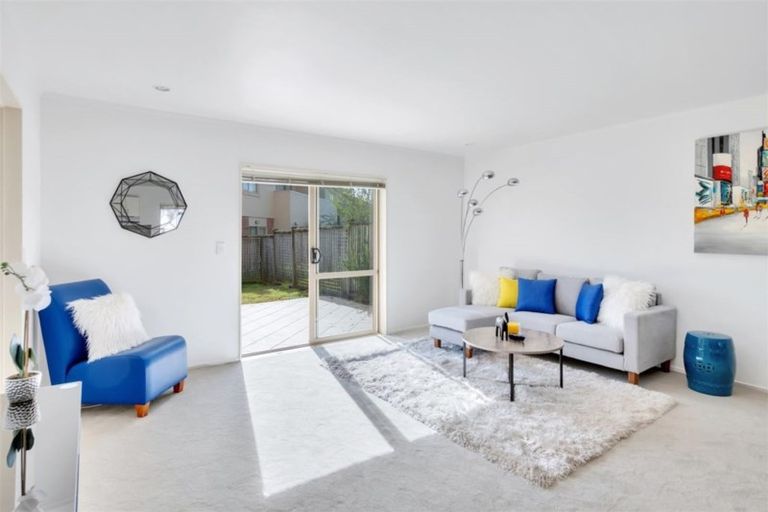 Photo of property in 10 Gina Avenue, Ranui, Auckland, 0612