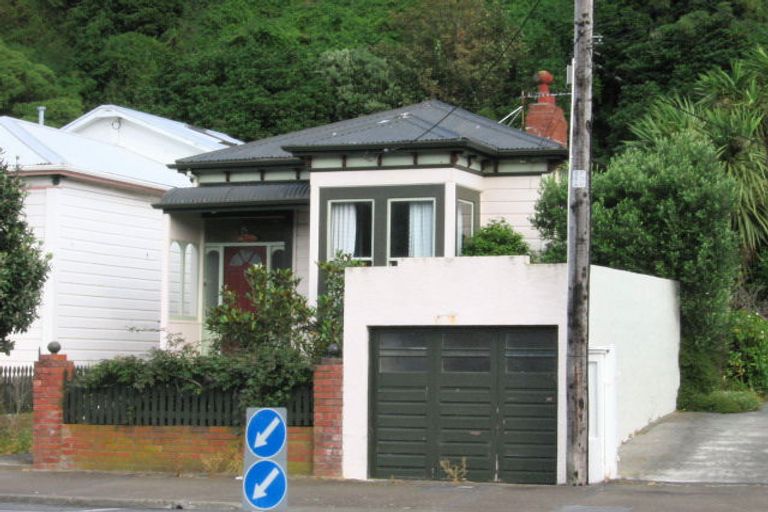 Photo of property in 28 Derwent Street, Island Bay, Wellington, 6023