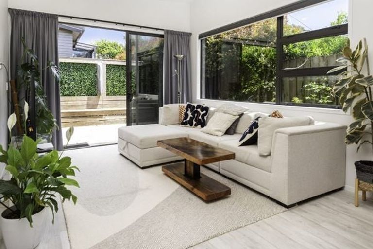 Photo of property in 19 Janet Street, Sunnyhills, Auckland, 2010