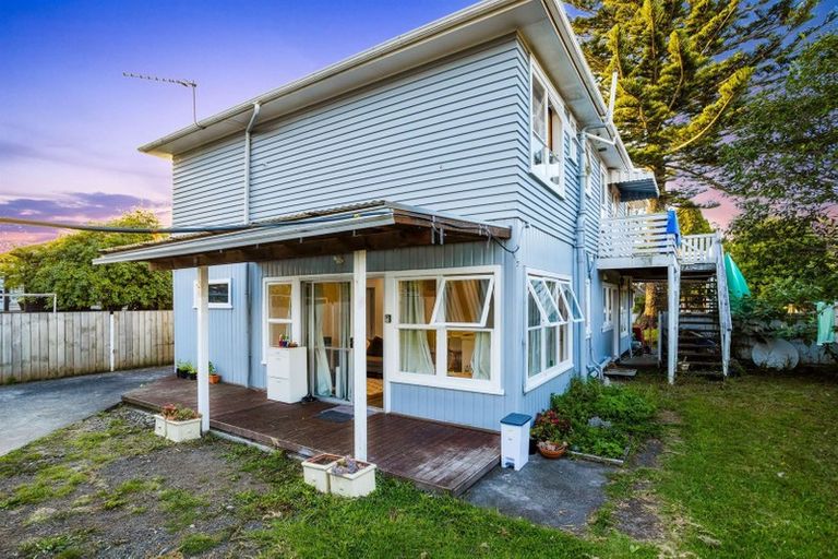 Photo of property in 14 Yeovil Road, Te Atatu Peninsula, Auckland, 0610