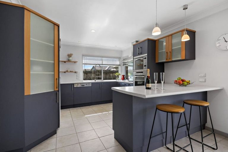 Photo of property in 11 Tolben Place, Golflands, Auckland, 2013