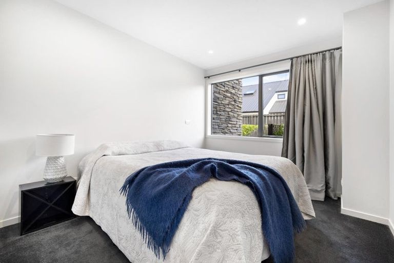 Photo of property in 23 Cedar Drive, Kelvin Heights, Queenstown, 9300