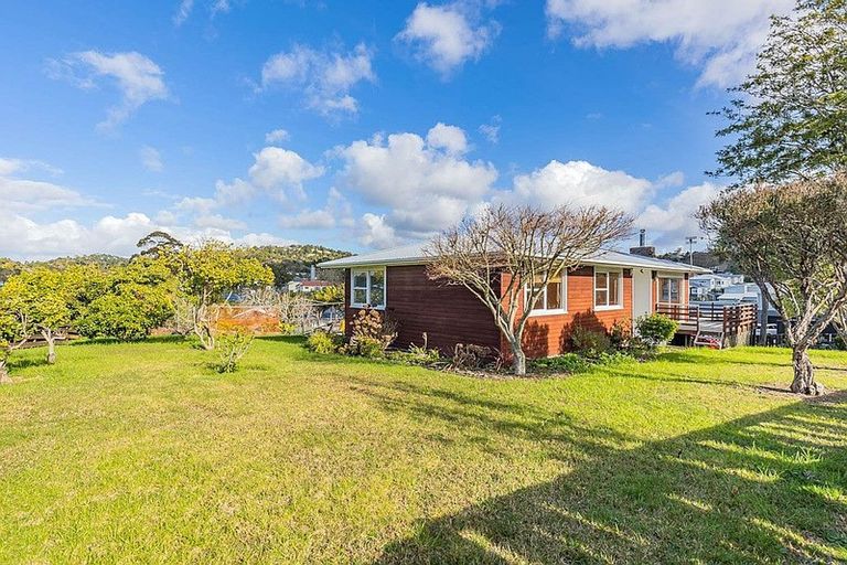 Photo of property in 57 La Rosa Street, Green Bay, Auckland, 0604