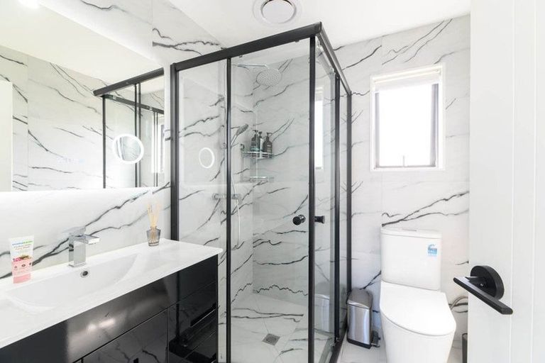 Photo of property in 6a Cutler Street, New Lynn, Auckland, 0600